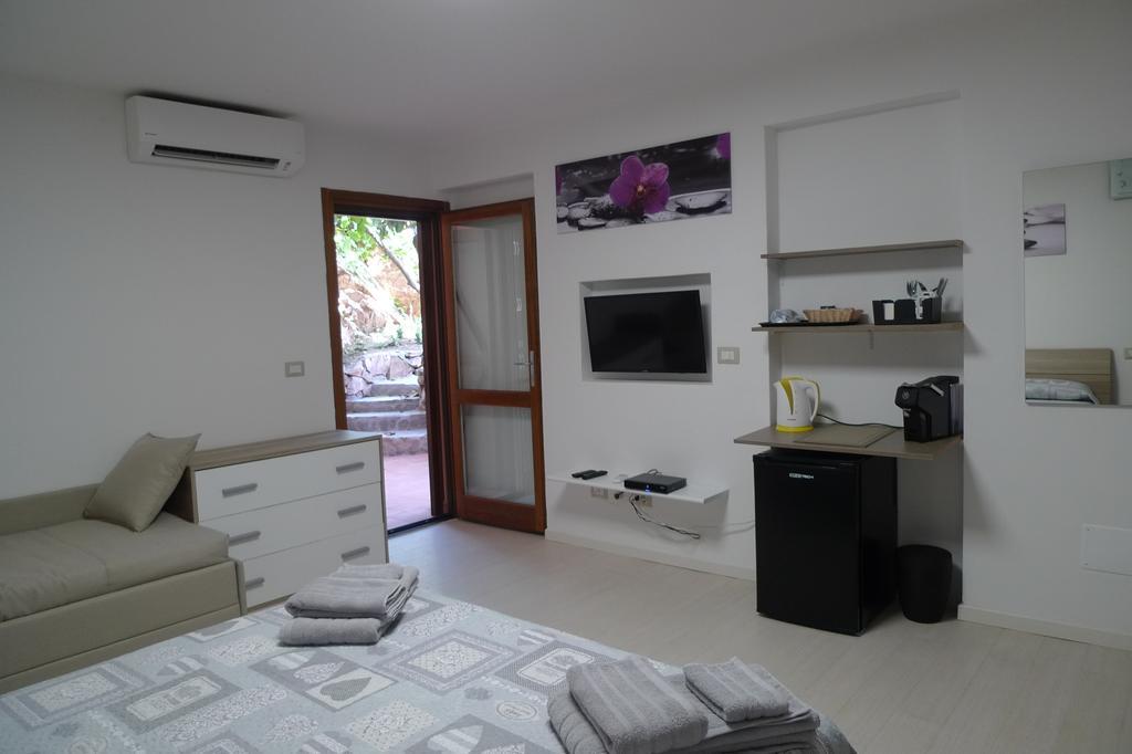 סאן תאודורו Villaggio Est Affittacamere מראה חיצוני תמונה