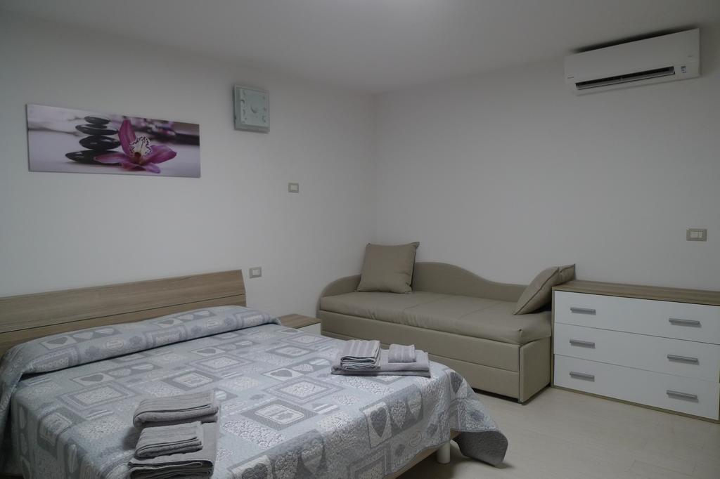 סאן תאודורו Villaggio Est Affittacamere מראה חיצוני תמונה