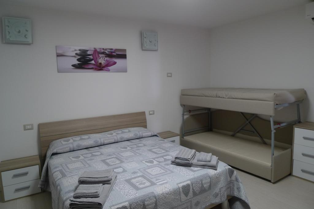 סאן תאודורו Villaggio Est Affittacamere מראה חיצוני תמונה